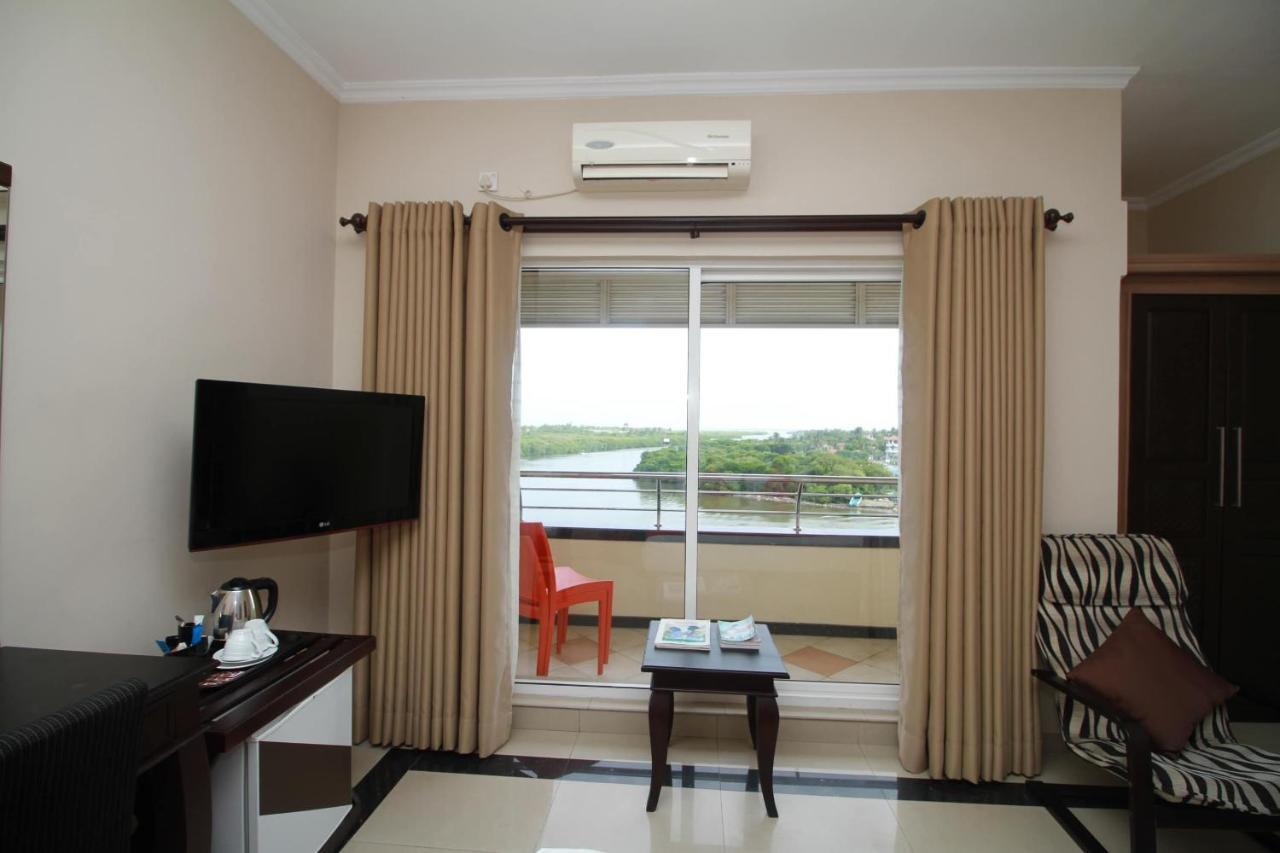 Oyo 317 Choy'S Waterfront Residence Negombo Exterior foto
