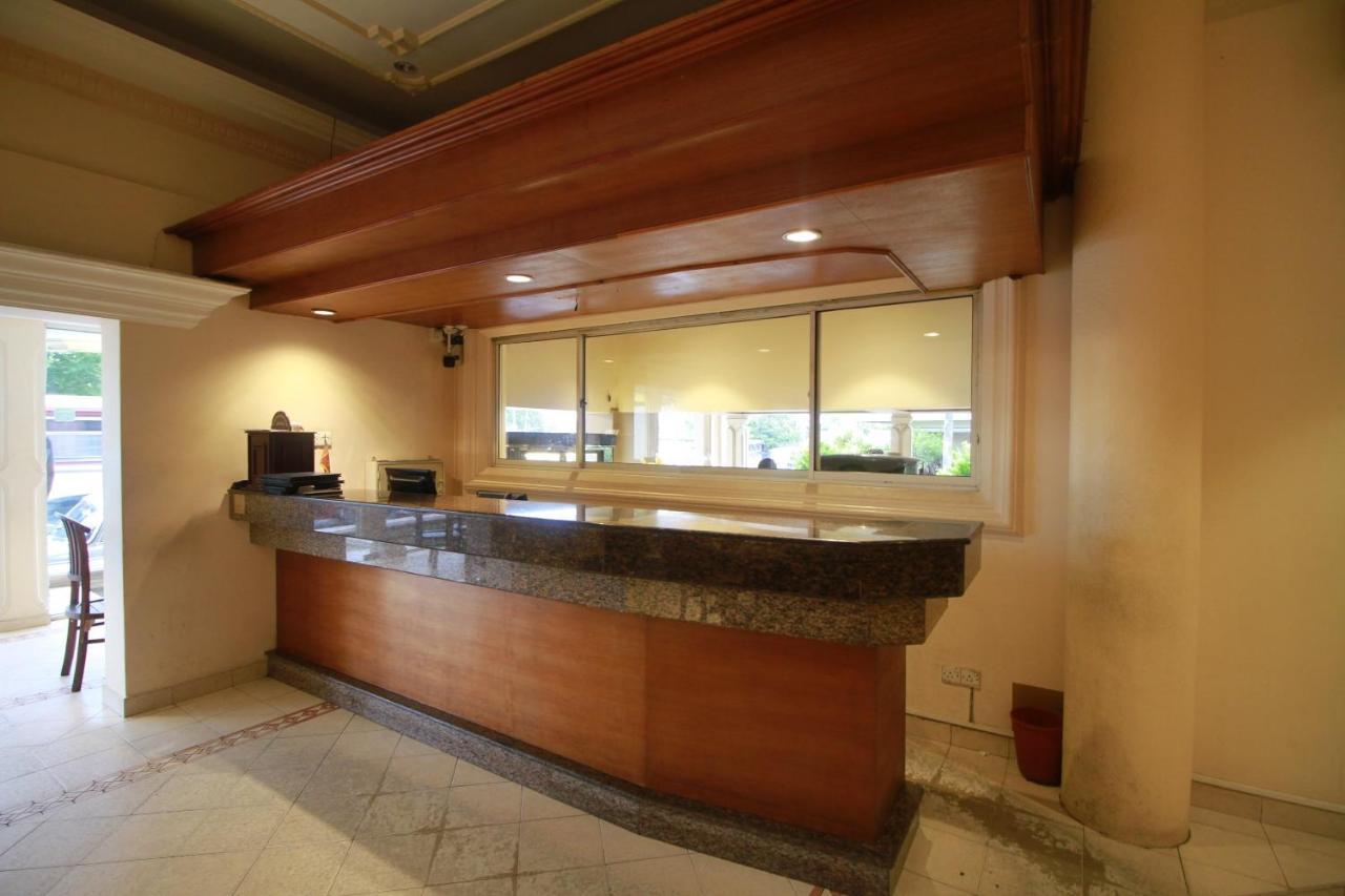 Oyo 317 Choy'S Waterfront Residence Negombo Exterior foto